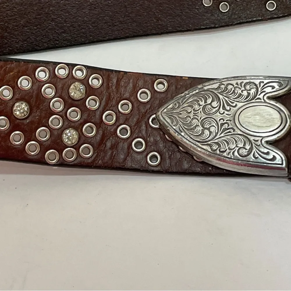 NOCONA STUDDED BELT WITH SILVER BUCKLE IN BROWN LEATHER‎